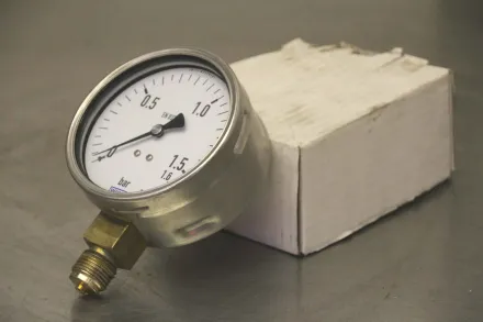 Wika 212.20.100 1,6 bar Manometer – RESALE