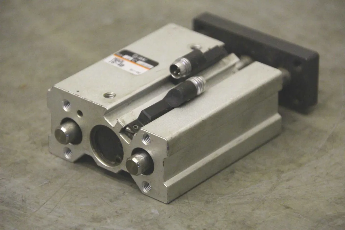 Festo SMC MGQL 16-40 Führungszylinder