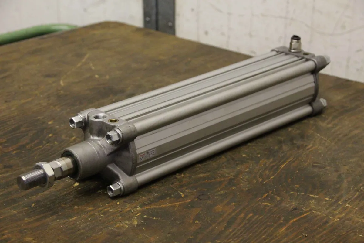 Rexroth 0 822 124 009 Pneumatikzylinder