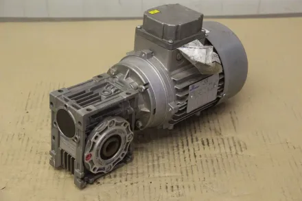 Motovario NHRV 040 Getriebemotor 0,75 kW 378 U/min – RESALE