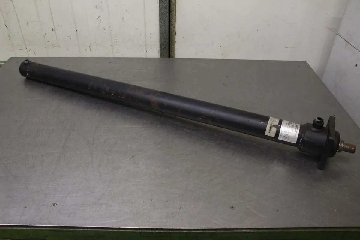 LJM NH30-1-FD-50/35X 900-G Hydraulikzylinder