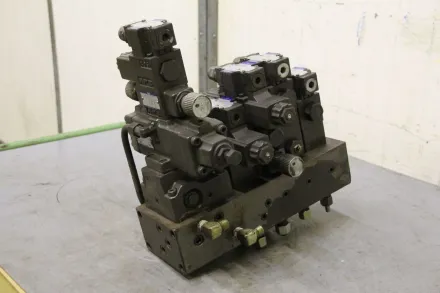 Yuken MSW-01-X-30 FHCG-02 Steuerblock mit 6 Stück Wegeventilen – RESALE
