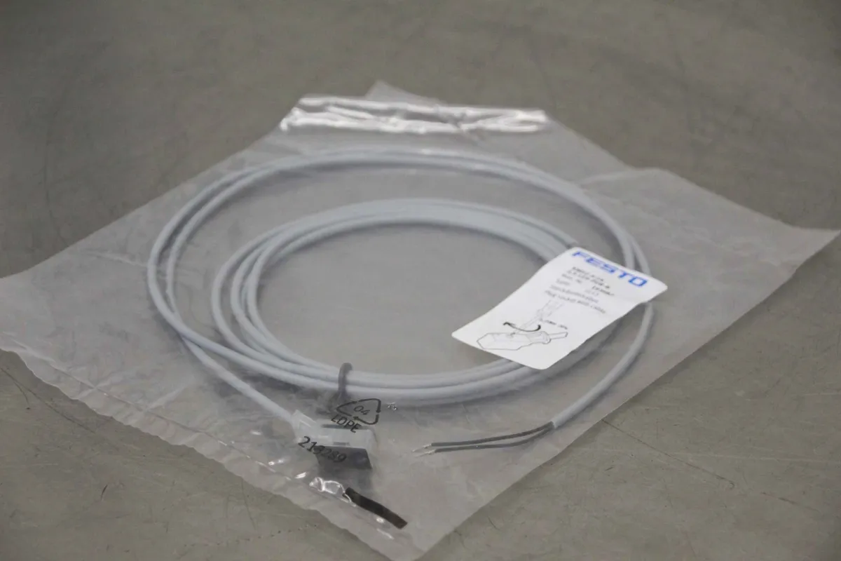 Festo KMYZ-9-24-2,5-LED-PUR-B Verbindungsleitung