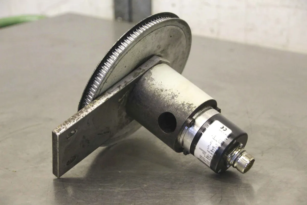 Balluff Kern BDG 6360-0-05-W031-1024-65 // Drehgeber mit Aufsatz