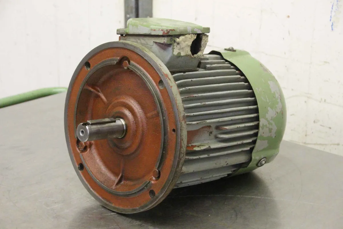 4AM112M4Y3 Elektromotor 5,5 kW 1425 U/min
