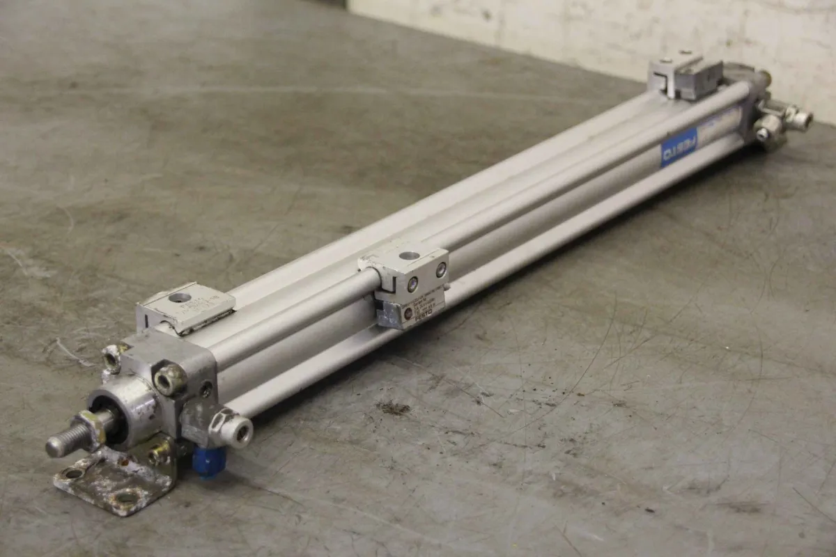 Festo DNU-32-420-PPV-A Pneumatikzylinder