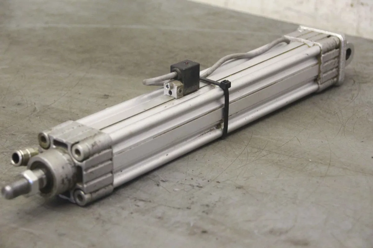 Bosch 0 822 351 008 Pneumatikzylinder