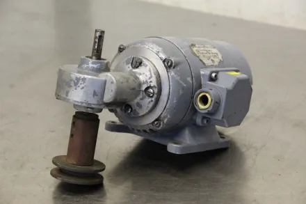 Ruhrgetriebe NDK 8760 Getriebemotor 200 V 0,15 A – RESALE