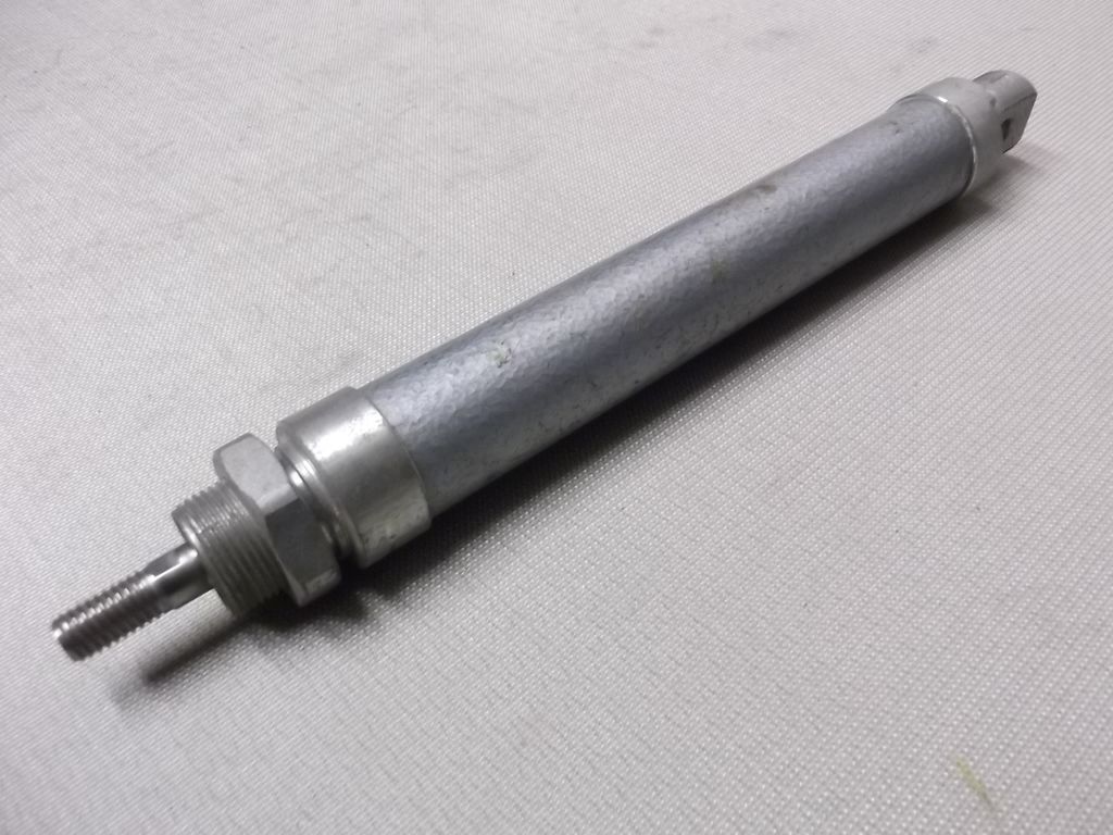 Festo DGS-25-140 Pneumatikzylinder