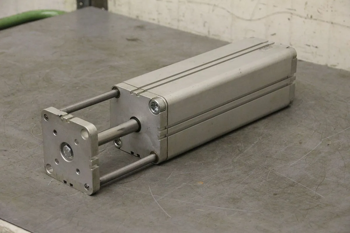 Festo ADVUL-80-280-P-A Kompaktzylinder