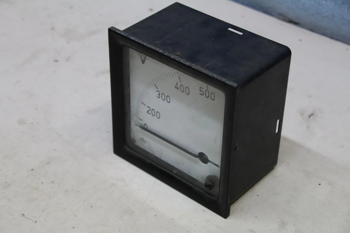 H&B Elima Spannungsmessgerät, Voltmeter 100-500V Einbaumessgerät Analog
