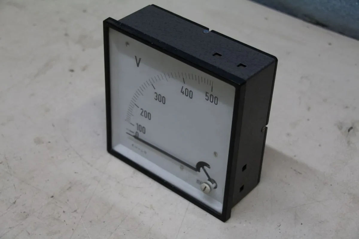 MEW Spannungsmessgerät, Voltmeter 100-500V Einbaumessgerät Analog