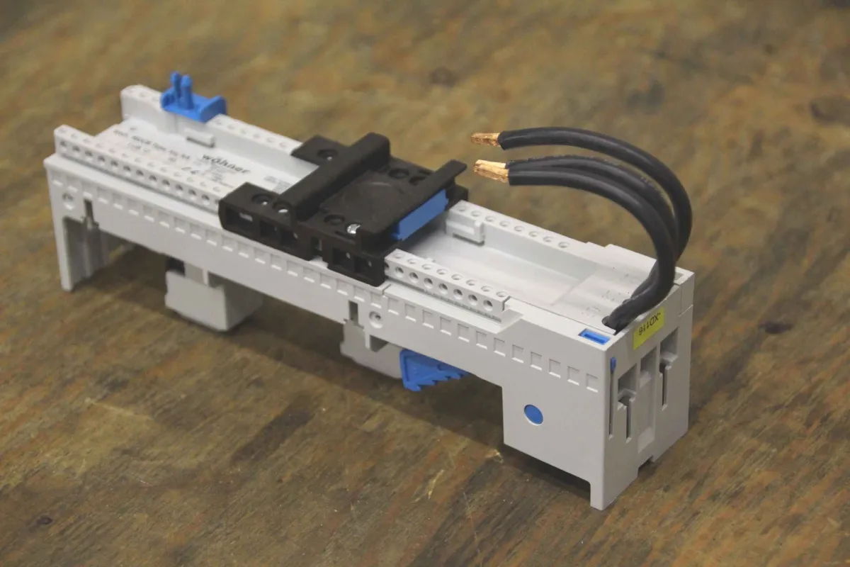 wöhner EEC6025-L Sammelschienenadapter für LUB12 LUB32