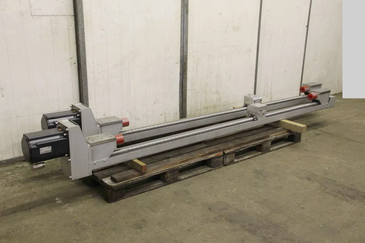 BJM Verfahrweg 2430 mm Linearschienen mit Servoantrieb