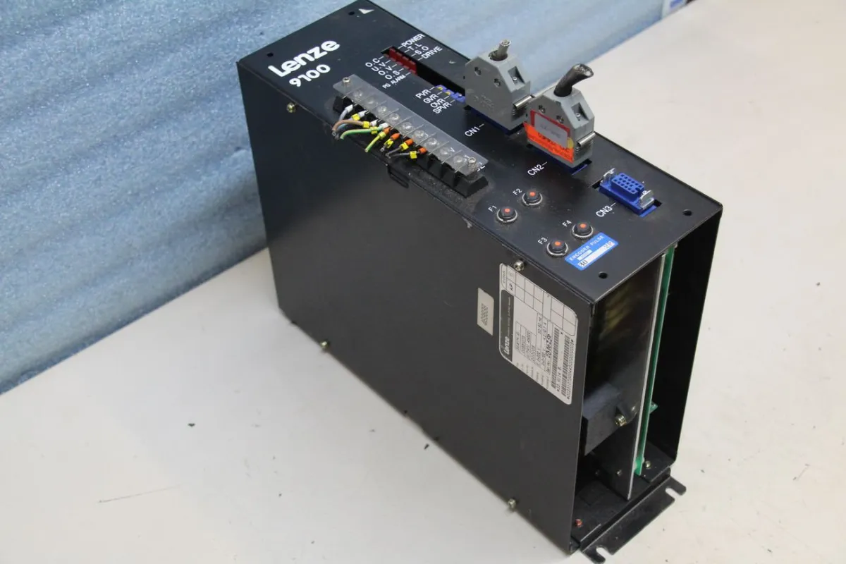 Lenze 33.9114 B Frequenzumrichter 0,12 kW