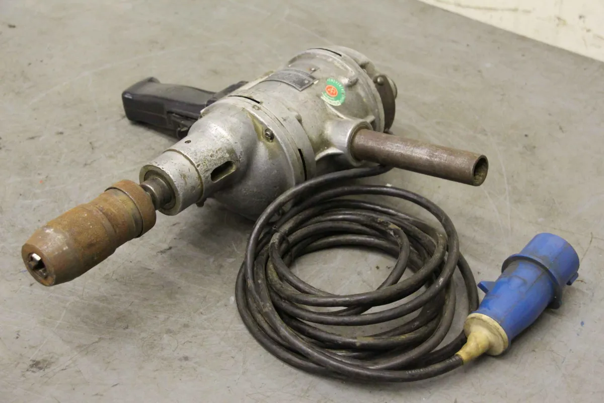 AEG UEB 15 zweiarmige Bohrmaschine