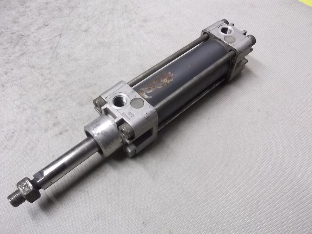 Hub 82 mm Pneumatikzylinder