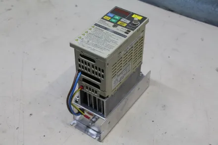 Omron Sysdrive 3G3MV-AB004 Frequenzumrichter 0,55 kW mit Netzfilter – RESALE