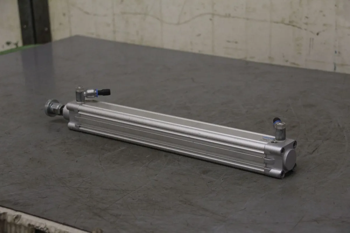 Festo DNC-32-300-PPV-A Pneumatikzylinder