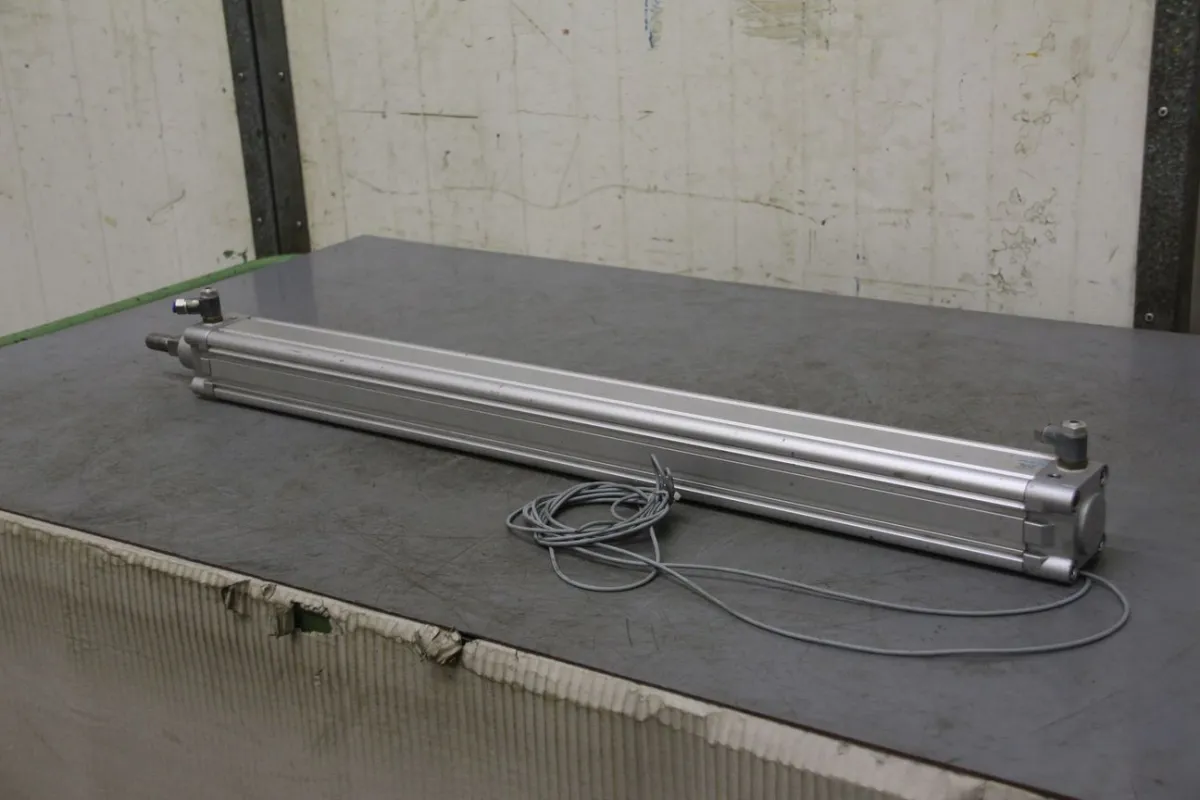 Festo DNC-50-700-PPV-A-Q Pneumatikzylinder