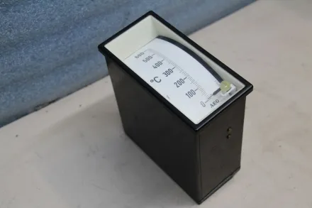Aeg Temperatur Meßgerät 0-600°C Einbaumessgerät Analog – RESALE