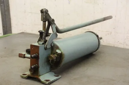 Stankoimport Handpumpe Zentralschmierung – RESALE