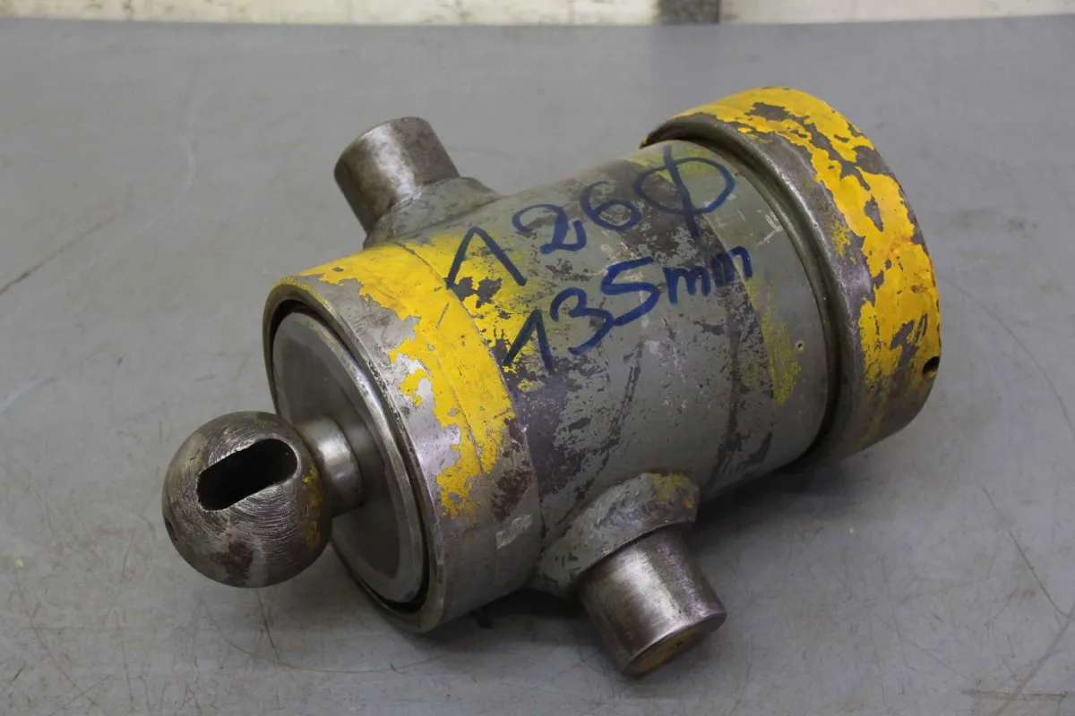 Hub 135 mm Hydraulikzylinder