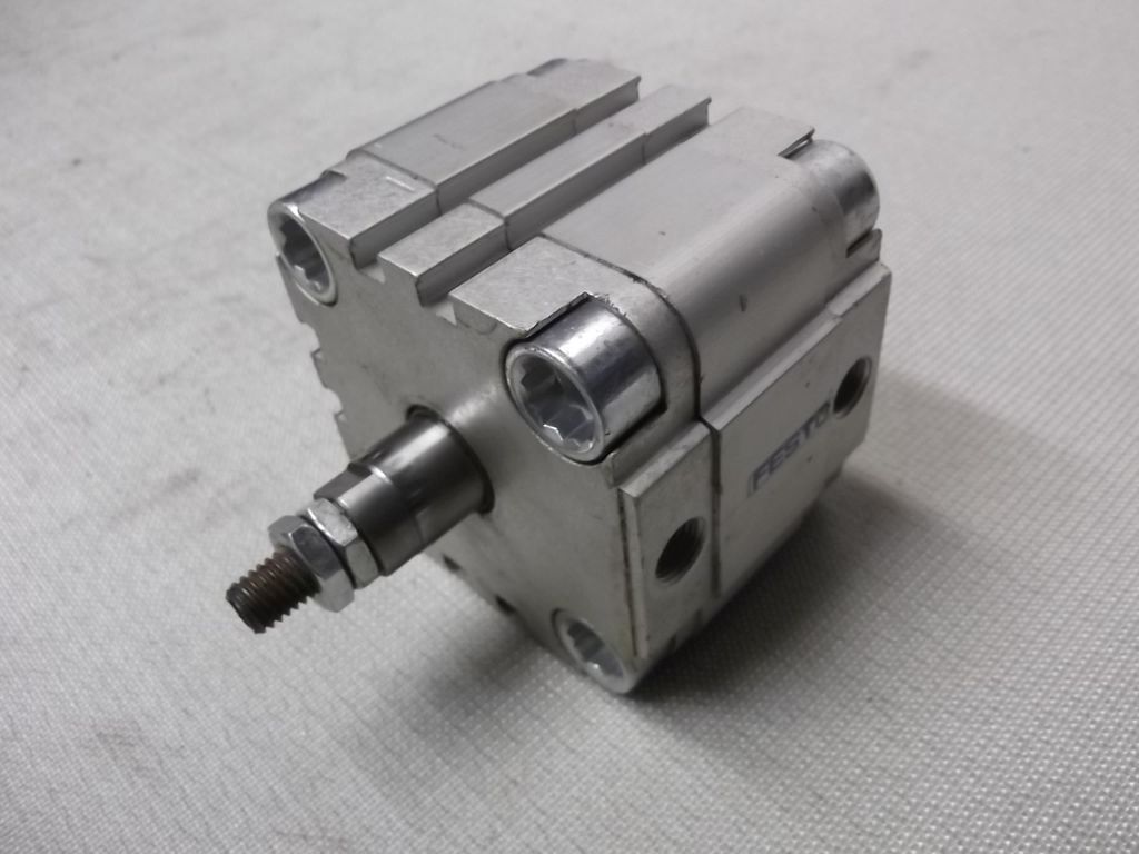 Festo ADVU-50-40-PA Kompaktzylinder