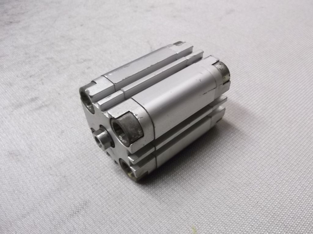 Festo ADVU-32-30-PA Kompaktzylinder