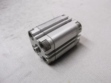 Festo ADVU-32-30-PA Kompaktzylinder – RESALE