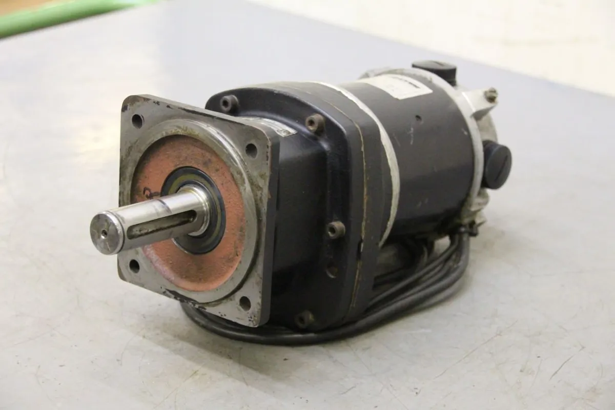 Gansow IBC 12829 / ZF12 Getriebemotor 0,5 kW 180 U/min 24 Volt