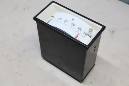 Aeg Spannungsmessgerät, Voltmeter 0-500V Einbaumessgerät Analog – RESALE