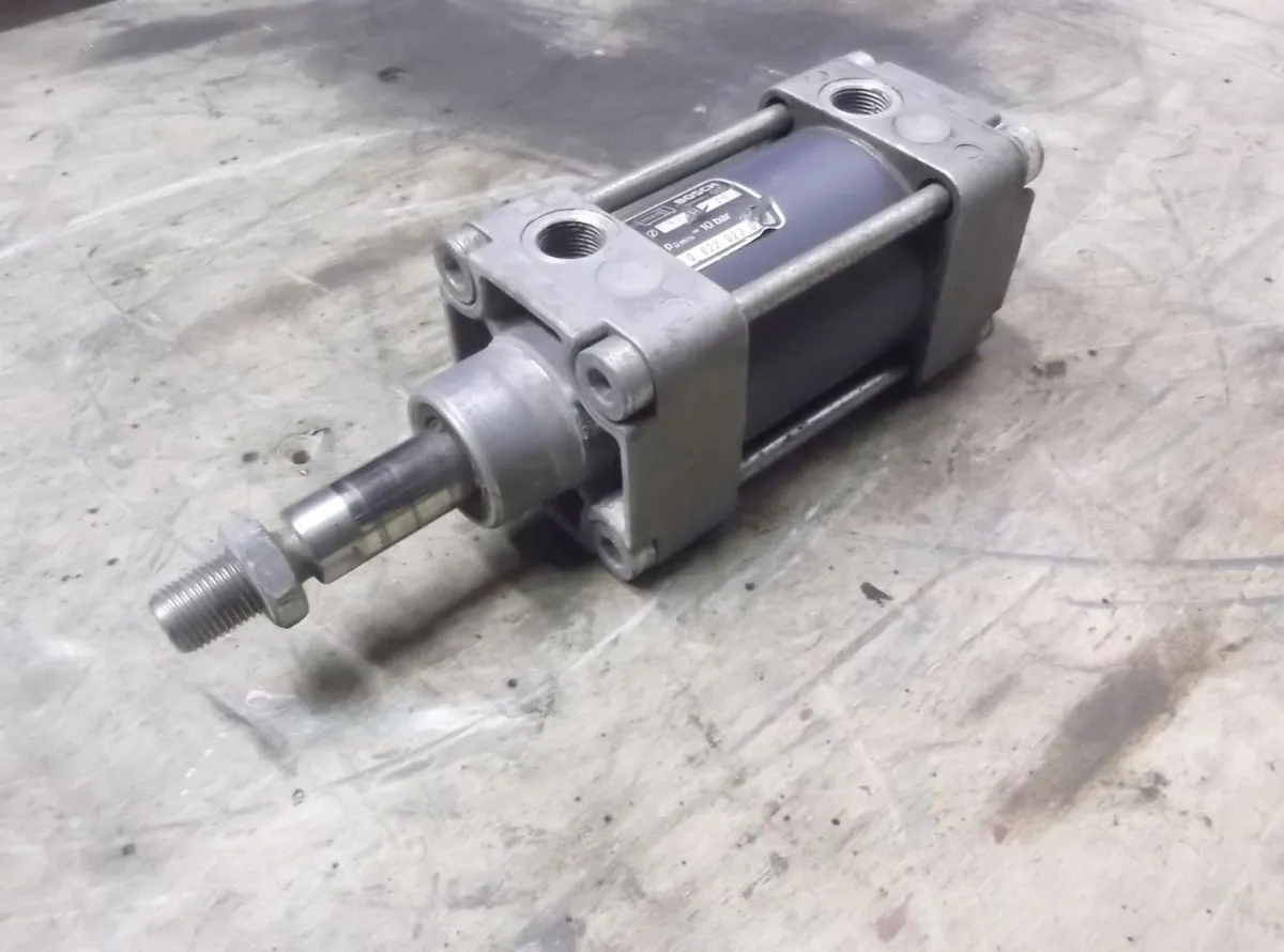Bosch 0 822 023 0.. Pneumatikzylinder