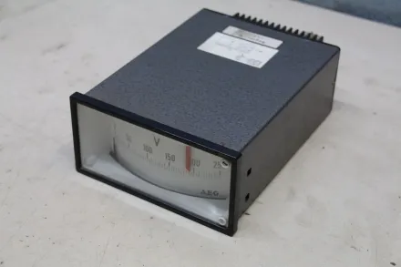 Aeg Spannungsmessgerät, Voltmeter 0-250V Einbaumessgerät Analog – RESALE