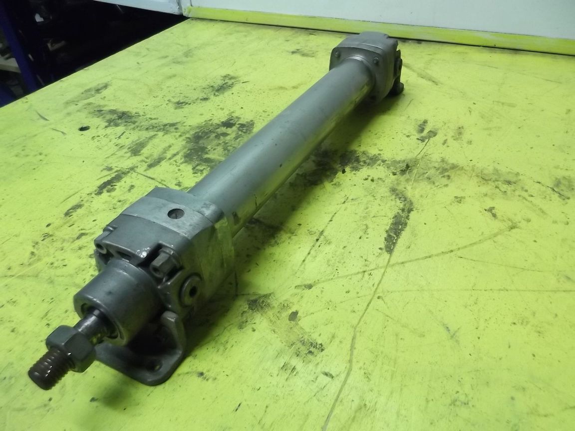 Hub 310 mm Pneumatikzylinder