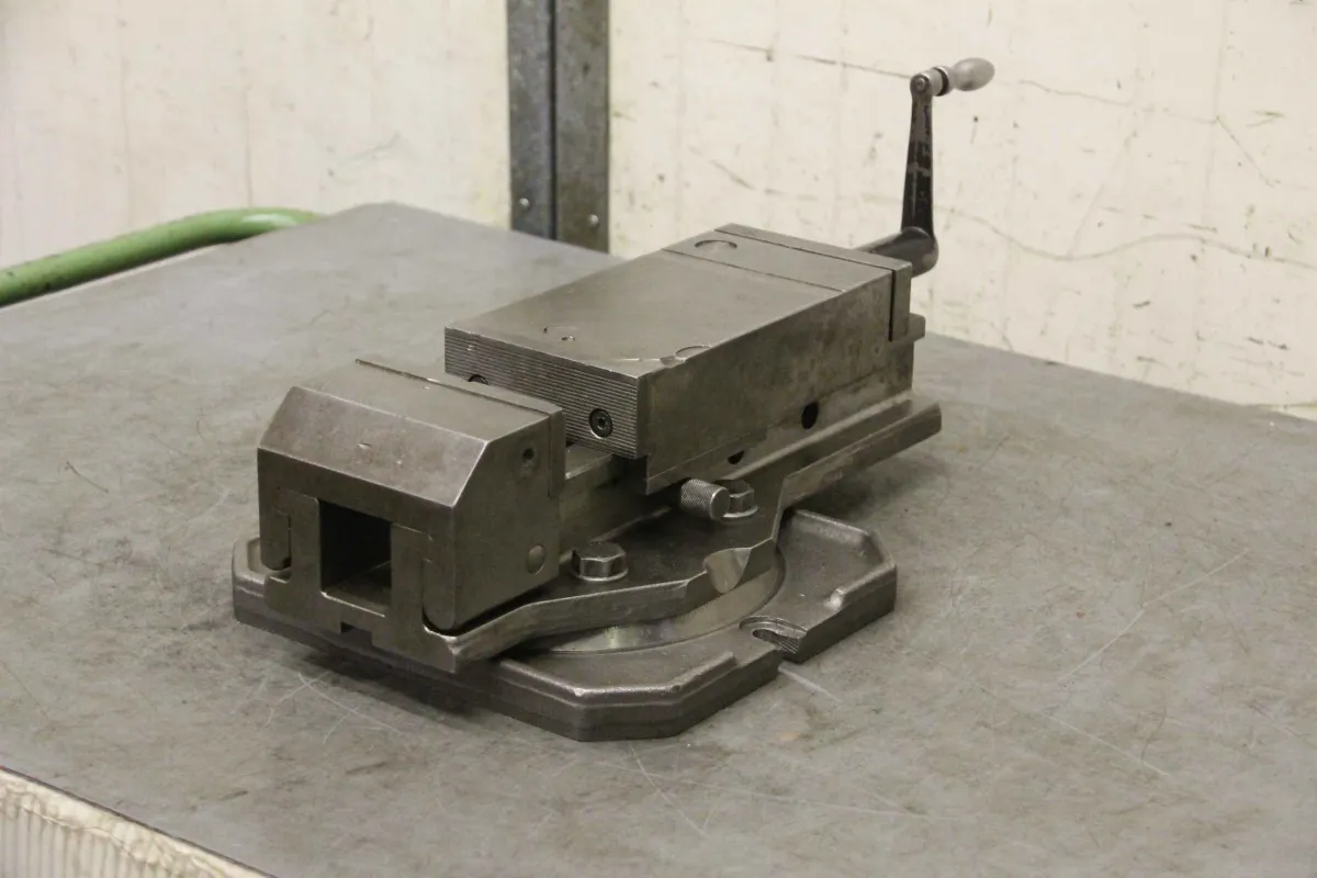 Spannweite 225 mm Hydraulikschraubstock drehbar
