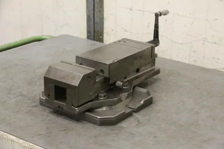 Spannweite 225 mm Hydraulikschraubstock drehbar – RESALE