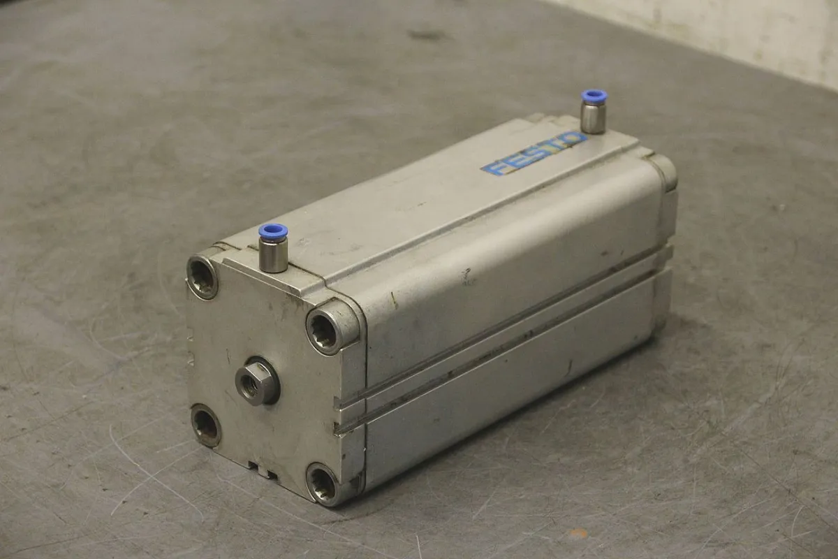 Festo Hub 200 mm Kompaktzylinder