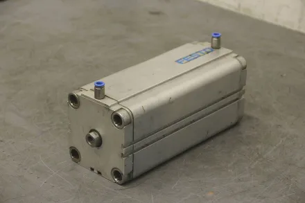 Festo Hub 200 mm Kompaktzylinder – RESALE