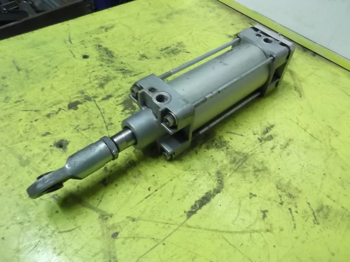 Mecman 166-70 Hub 160 mm Pneumatic cylinder
