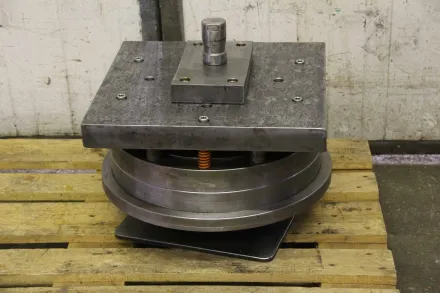 Durchmesser 495 mm Stanzwerkzeug mit Biegefunktion – RESALE