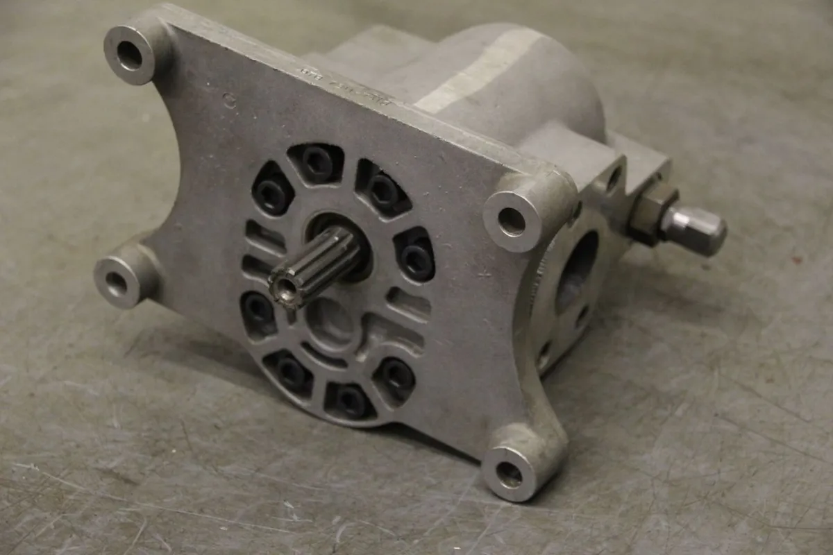978 7311-7418 1430 2 Hydraulikpumpe