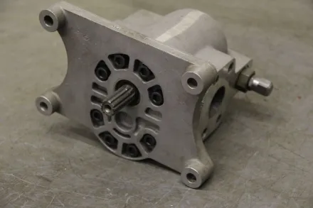 978 7311-7418 1430 2 Hydraulikpumpe – RESALE