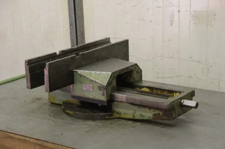 Spannweite 345 mm Maschinenschraubstock – RESALE