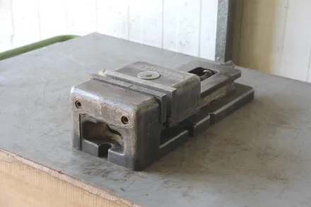Spannweite  237 mm Maschinenschraubstock – RESALE