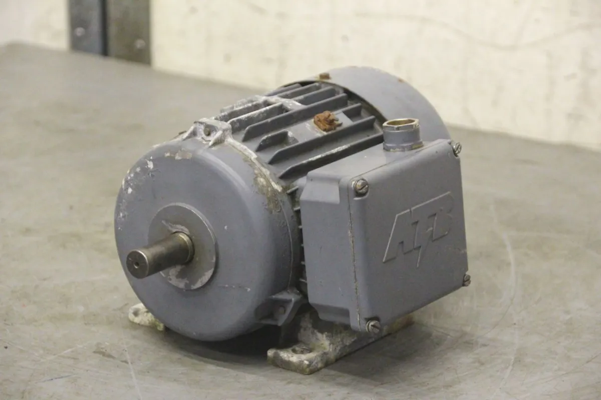 ATB 7745012 F 009 Elektromotor 0,18 kW 690 U/min