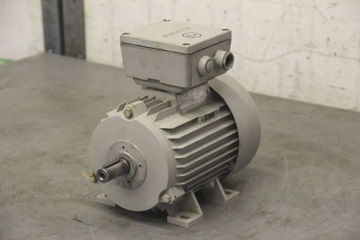 Siemens 1 MA 3083 / 2BA20 Elektromotor 1,1 kW 2845 U/min