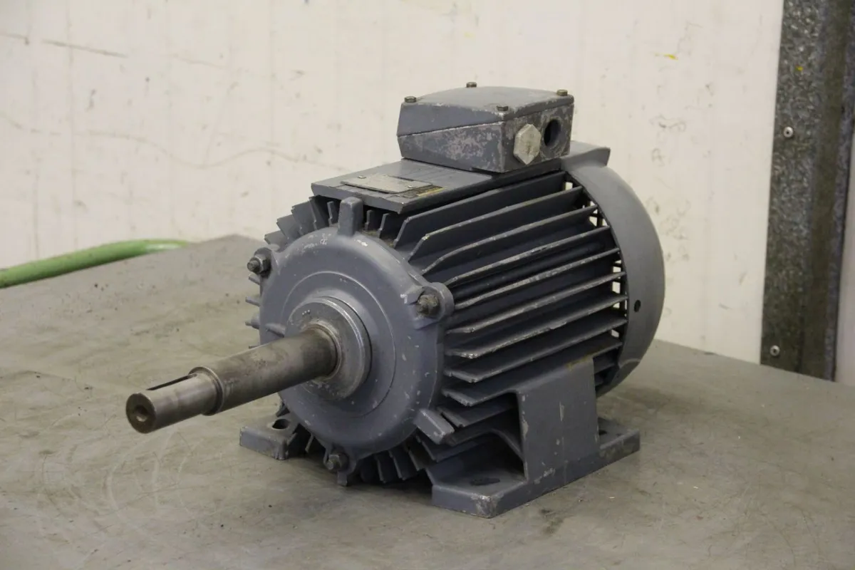 BBC MEUB 112 MR6 Elektromotor 2,2 kW 915 U/min