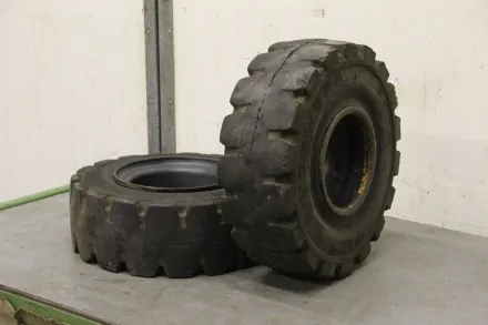 Vorwerk Rota 18x7-8 Vollgummi Reifen 2 Stück – RESALE