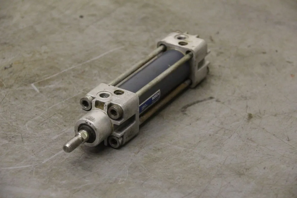 Bosch 0 822 200 202 Pneumatikzylinder